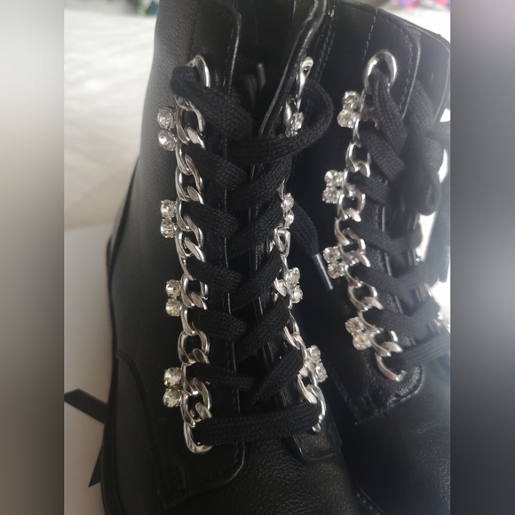 Boots XOXO. Size 6M. - Picture 7 of 9